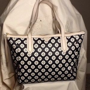Fossil Sydney Shopper w/FREE matching wristlet!
